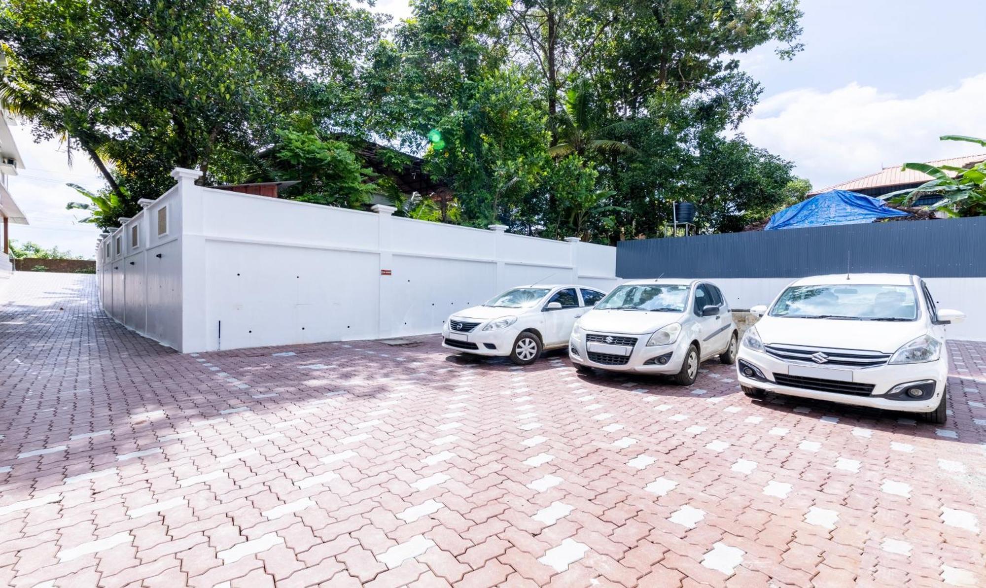 Отель Treebo Premium Cochin Airport, 5 Min From Cochin Airport Коччи Экстерьер фото