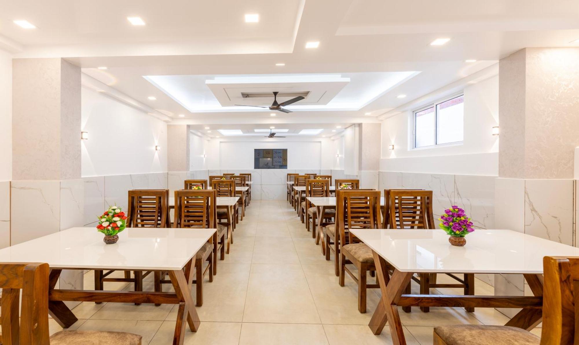 Отель Treebo Premium Cochin Airport, 5 Min From Cochin Airport Коччи Экстерьер фото